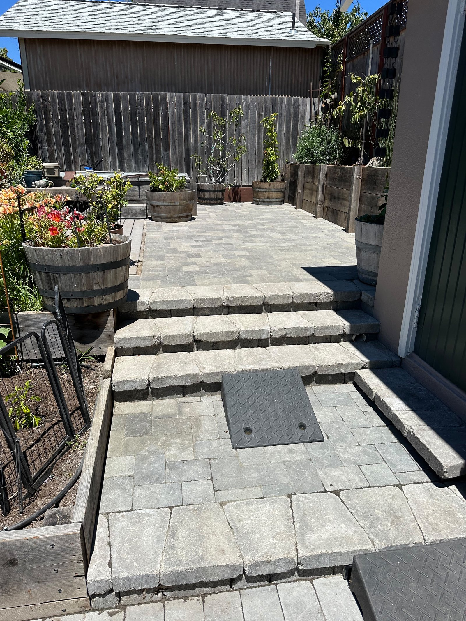 Mulched planting beds with native grasses, flagstone stepping stones and steel edging